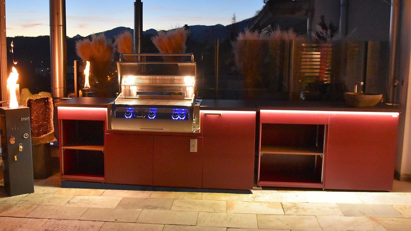 CUBIC Outdoor-Küche mit Fire Magic Gasgrill, Kühlschrank und Spühle