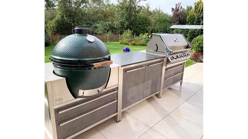 Burnout BBQ Outdoor-Küchen  mit Granit-Arbeitsplatte Big Green Egg und Napoleon Gasgrill