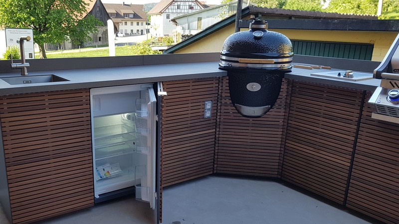 CUBIC-Outdoorküche mit Bosch-Kühlschrank