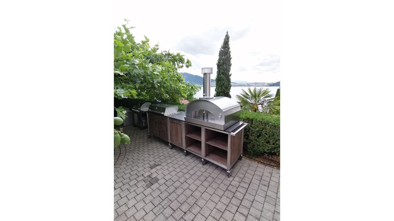 Burnout Outdoorküche mit Pizzaofen