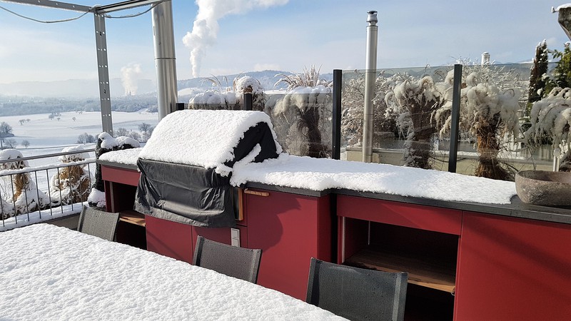 Aussenküche CUBIC macht auch im Winter eine gute Figur