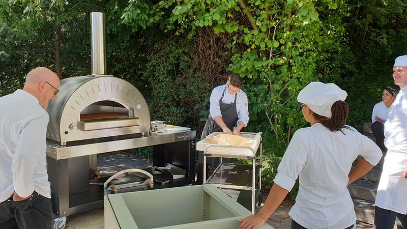 CUBIC Outddoor-Küche mit Gas-Pizzaofen im Profibereich