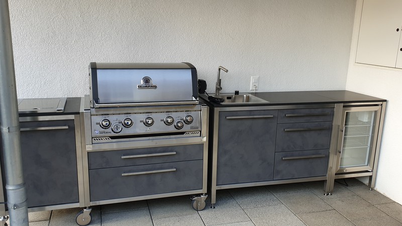 Burnout BBQ Kitchen  Outdoorküche mit fahrbarem Grillmodul und Broil King Gasgrill