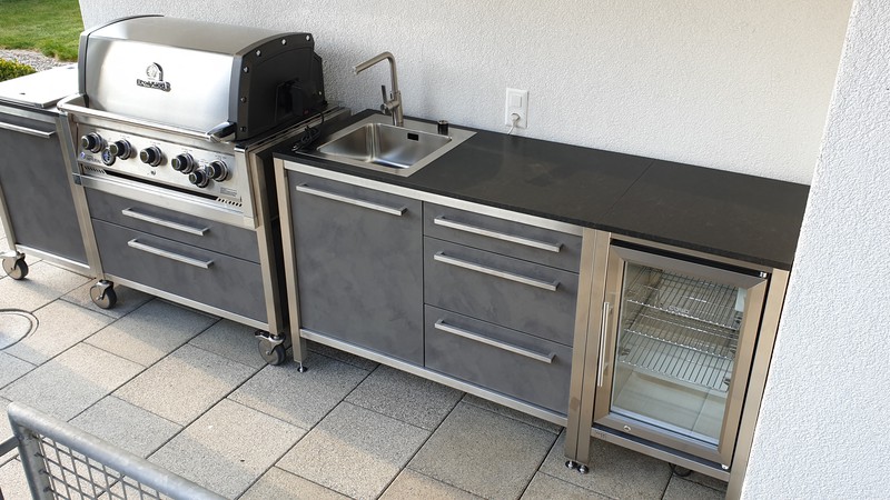 Burnout Kitchen mit fahrbarem Grillmodul