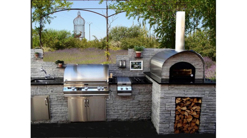 Outdoorküche mit FireMagic-Grill und Pizzabackofen