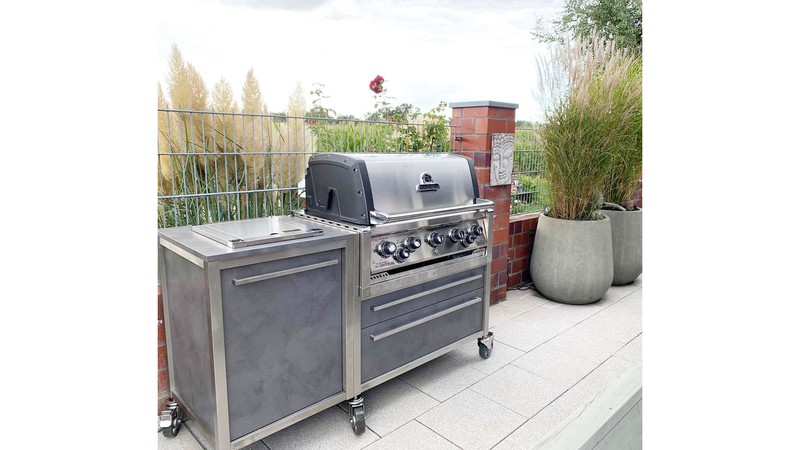 Gasgrill, Seitenbrenner mit Gasmodul - fertig ist die Outdoor-Küche und kann später beliebig erweitert werden
