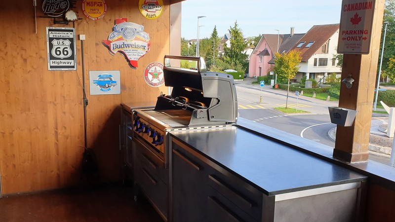 Burnout BBQ Kitchen mit Broil King