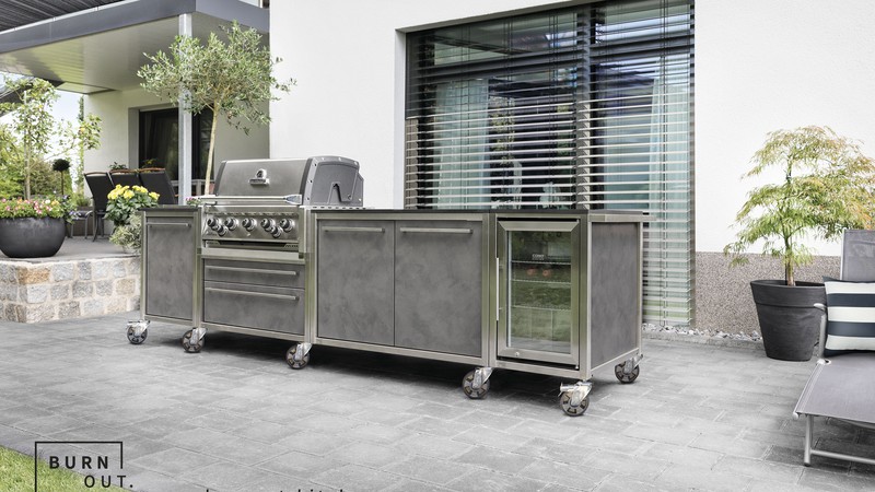 Burnout Kitchen mit Gasgrill und Kühlschrank - und alles problemlos fahrbar