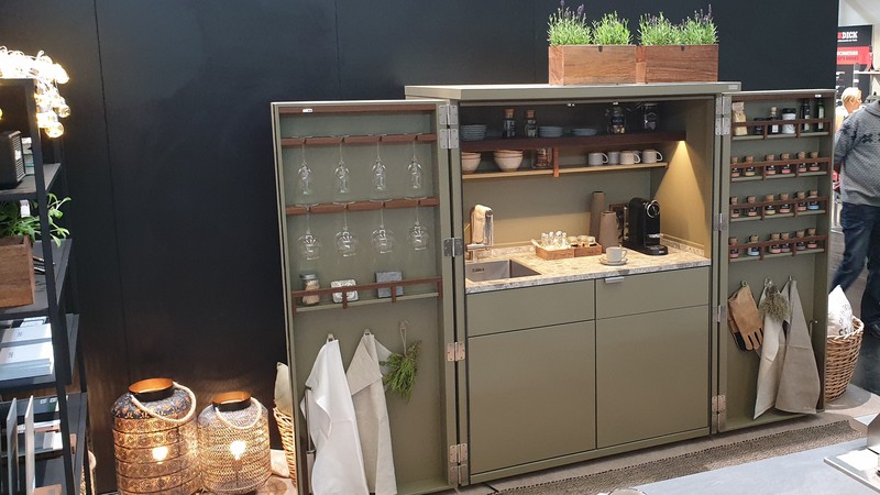CUBIC CUPBOARD "kitchen equipment" mit Spüle und Kühlschrank