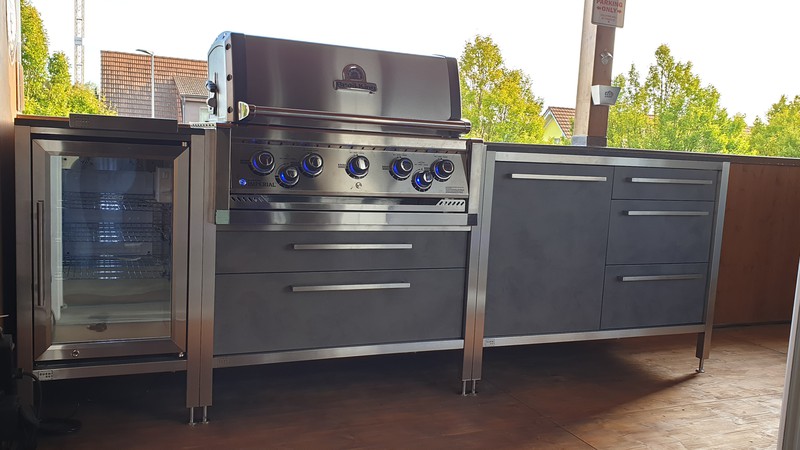 Burnout Kitchen mit Broil King