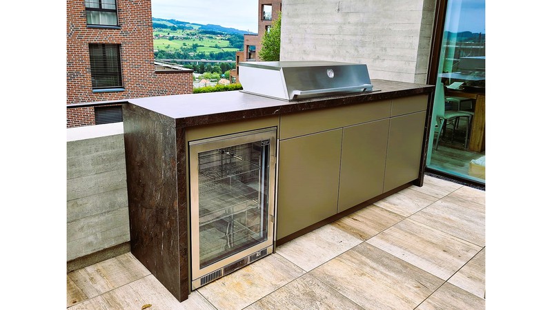 CUBIC Outdoorküche mit Blastcool Kühlschrank und BeefEater Grill