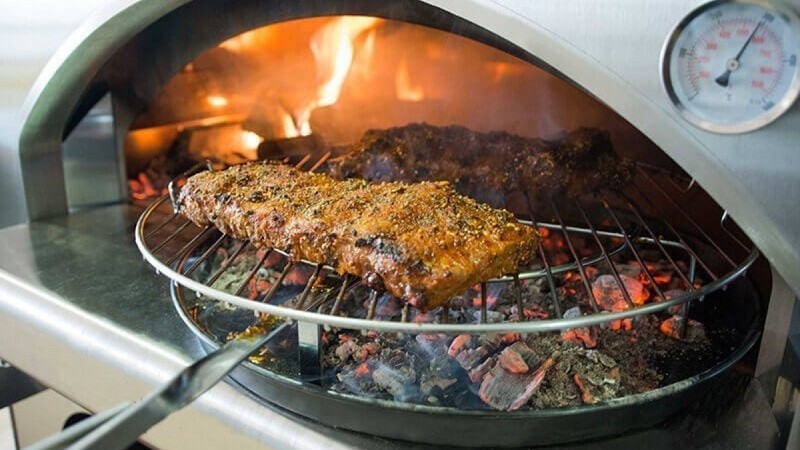 Mit dem Grilleinsatz BBQ 500 wird der Pizzaofen zu perfekten Grillstation